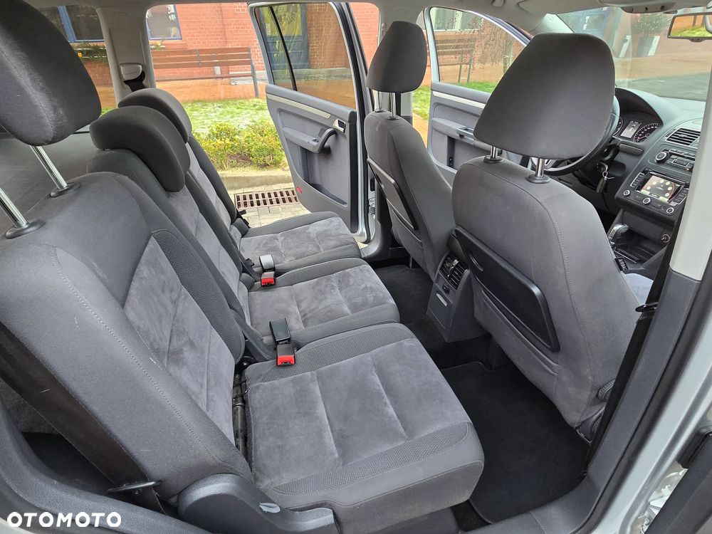 Volkswagen Touran 1.6 TDI DPF BlueMotion Technology DSG Highline - 22