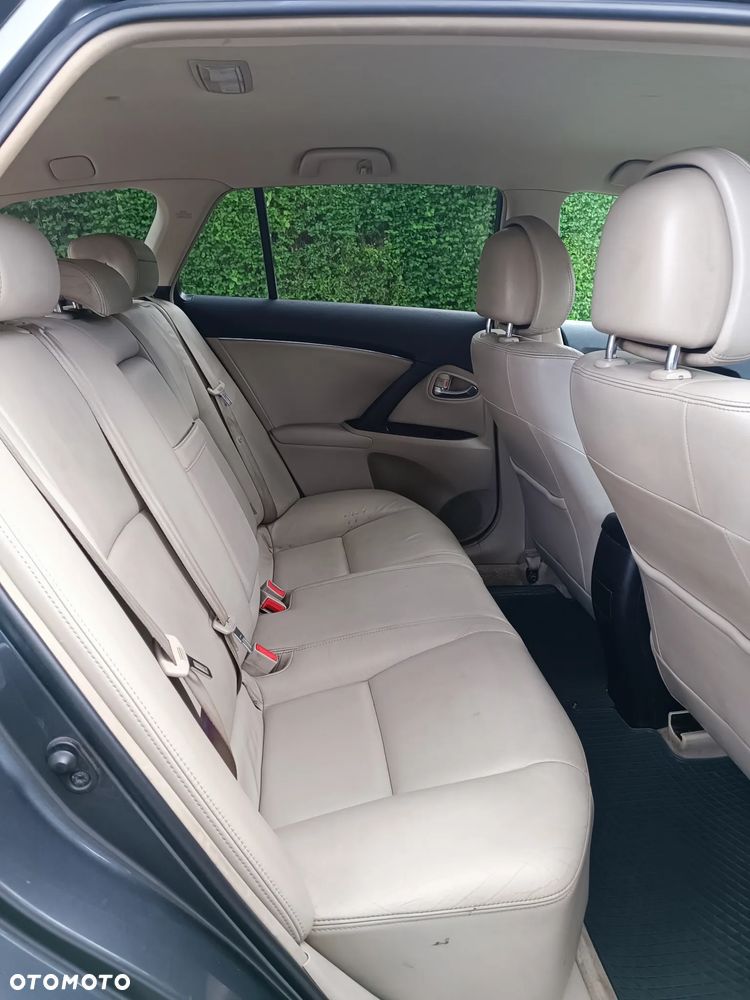 Toyota Avensis 1.8 Luna - 11