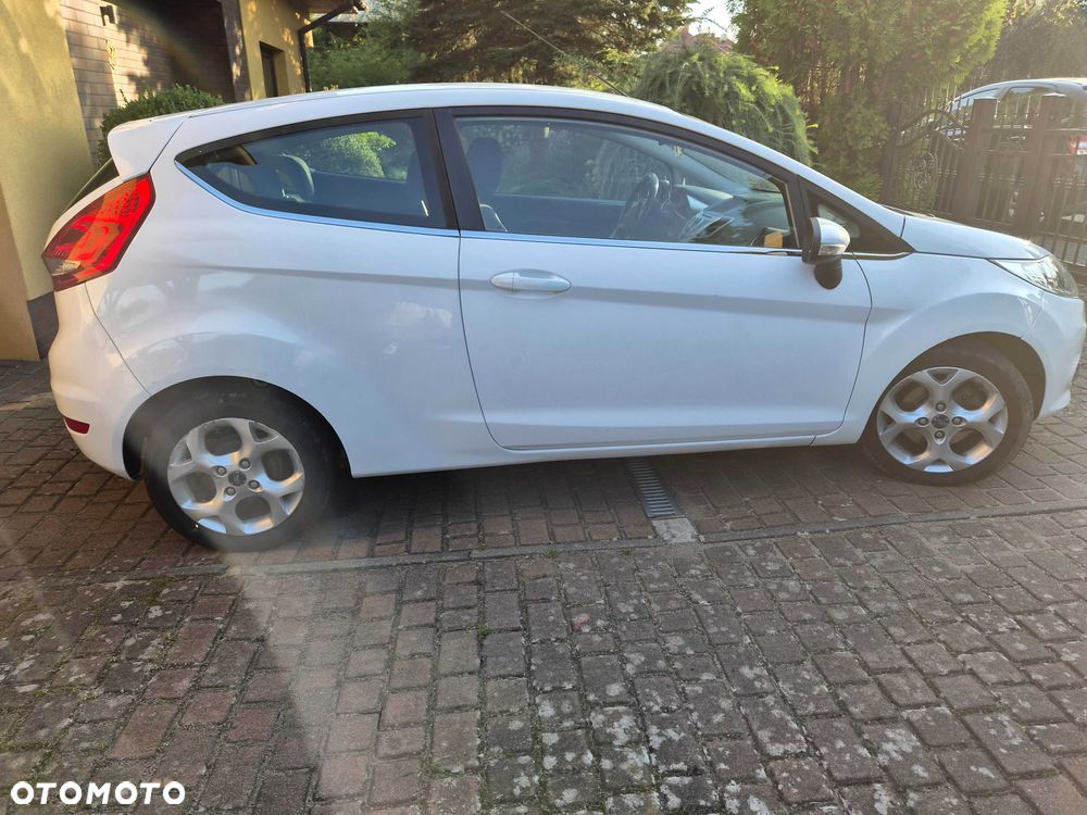 Ford Fiesta 2010 photo 4