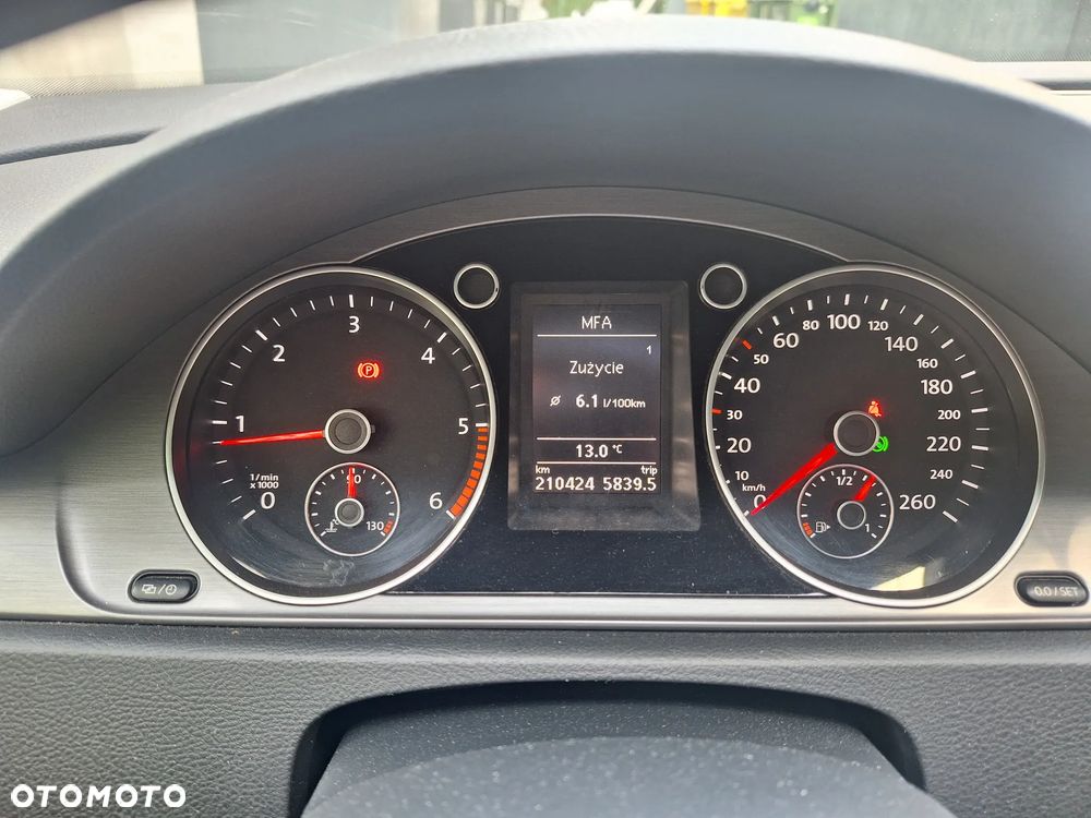 Volkswagen Passat Variant 2013 photo 2