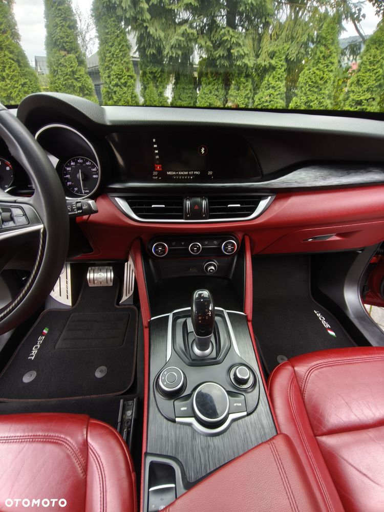 Alfa Romeo Stelvio 2.0 Turbo TI Q4 - 12