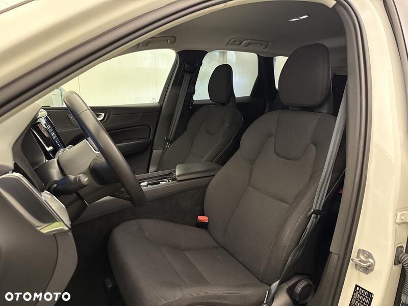 Volvo XC 60 B4 B Momentum Pro - 11