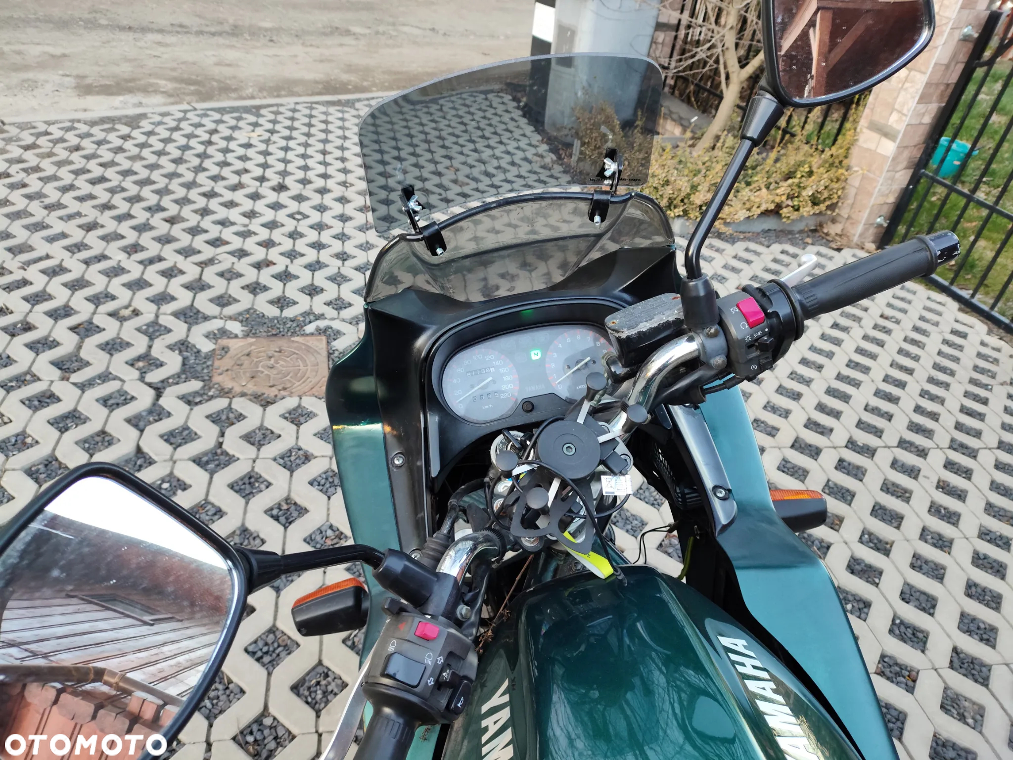 Yamaha XJ - 6