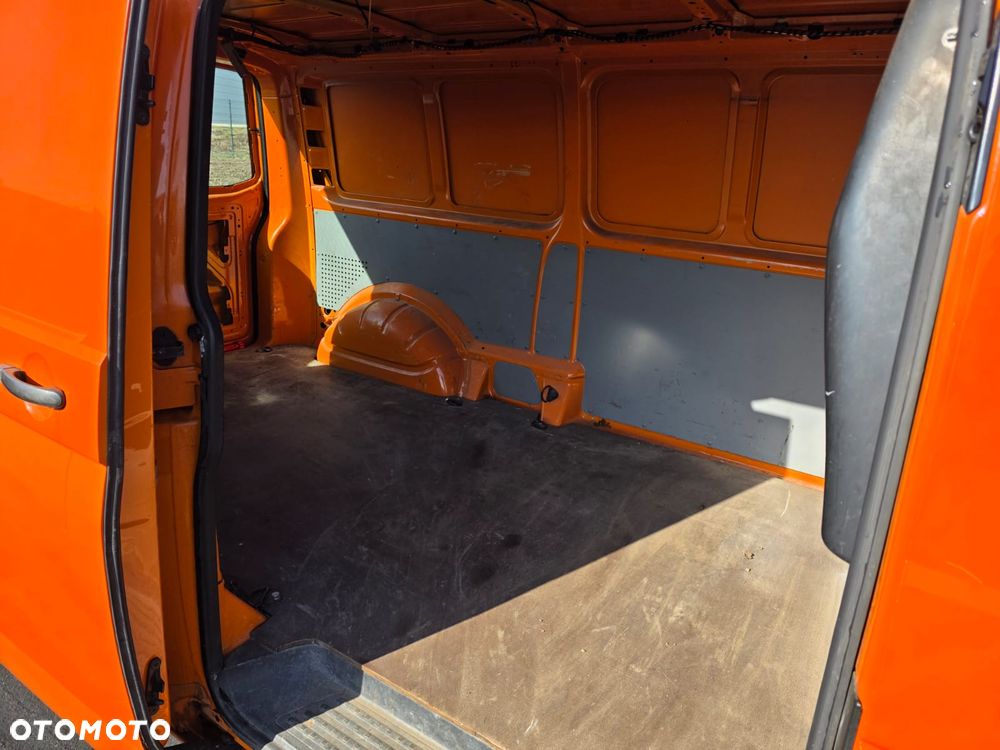 Volkswagen Transporter - 14