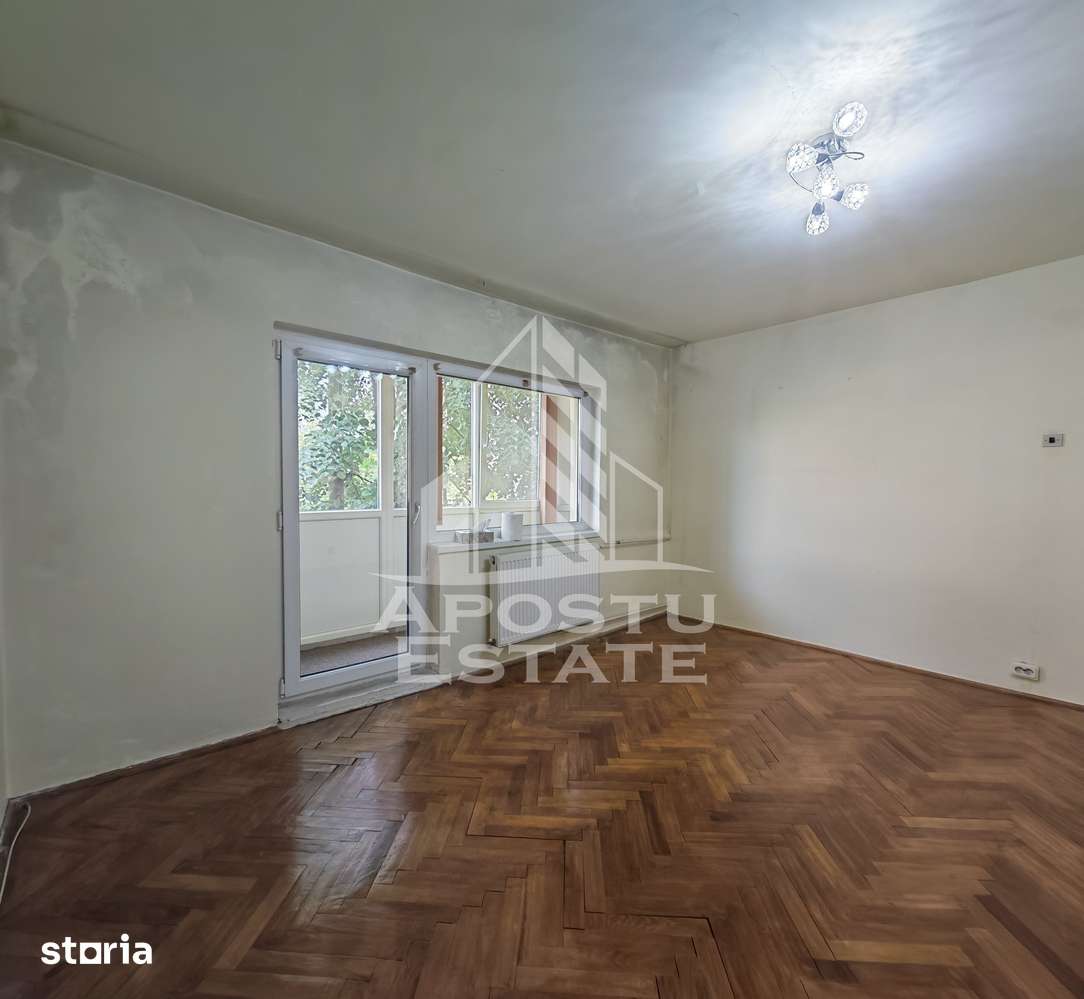 Apartament de vanzare cu 3 camere, 2 bai, 2 balcoane, zona Aradului — fotografia 2