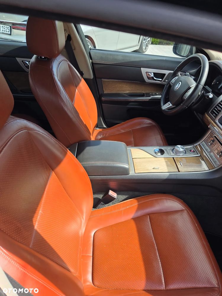 Jaguar XF 4.2 Super V8 - 10