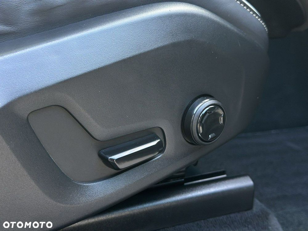 Volvo XC 60 D4 R-Design - 36