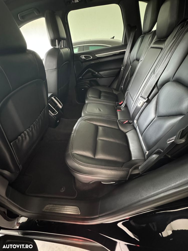 Porsche Cayenne 4.2 L S - 9