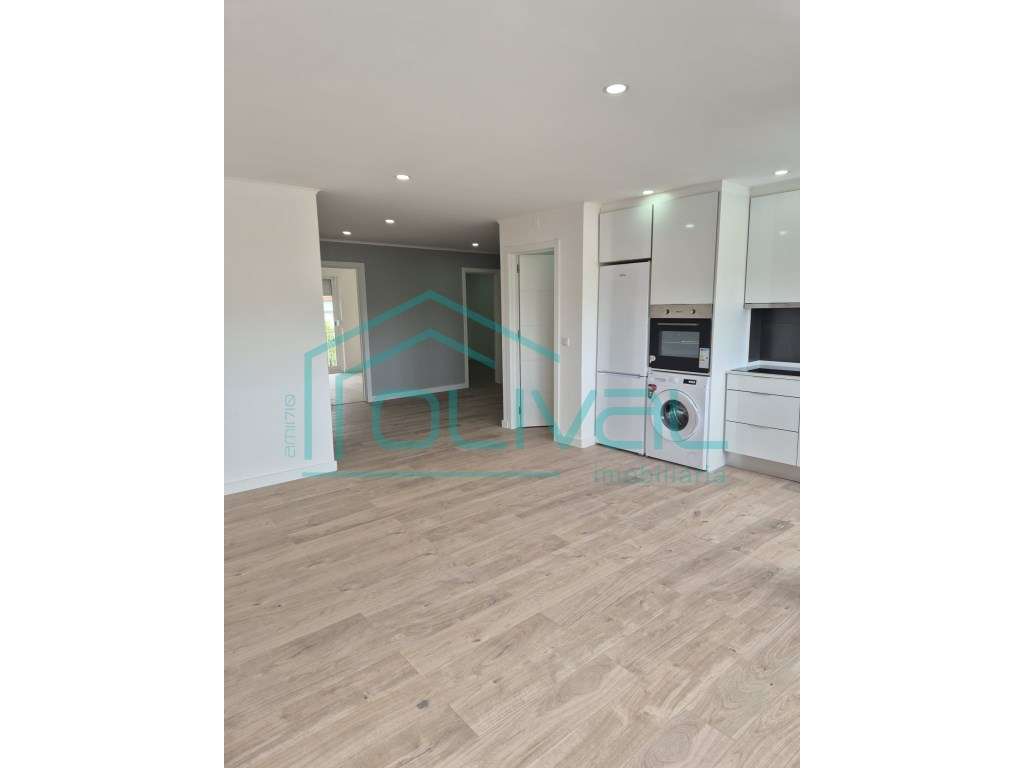 Apartamento T4 Remodelado - Grande imagem: 4/40