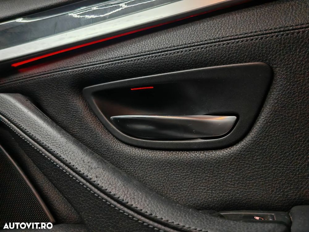 BMW Seria 5 525d xDrive Touring Sport-Aut. - 24