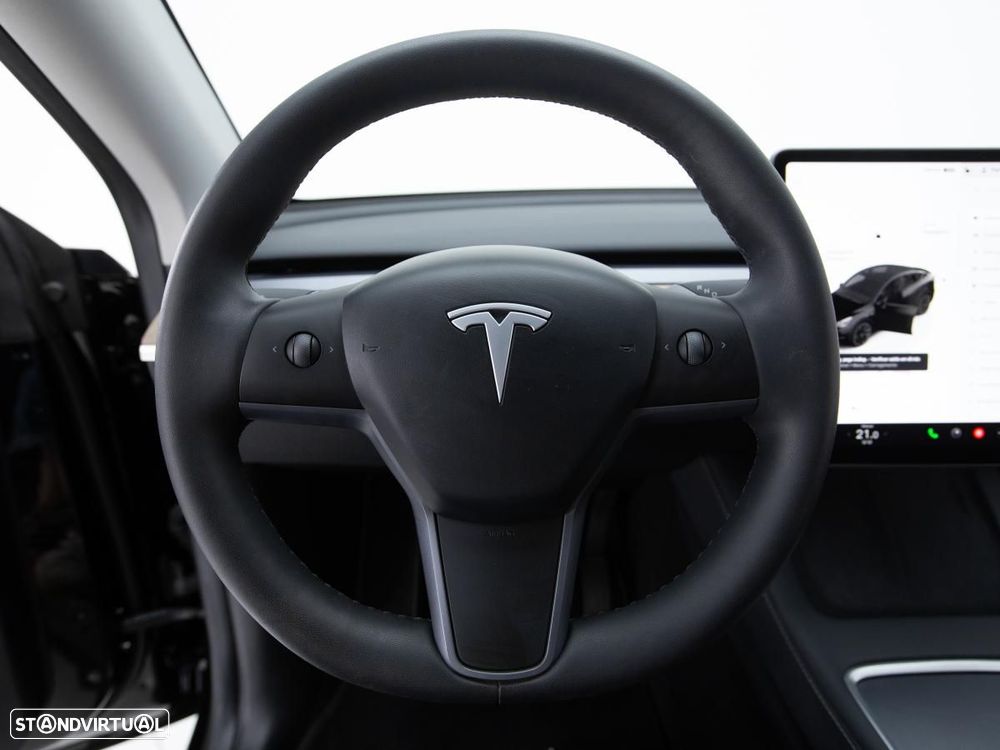 Tesla Model Y Long Range Dual Motor AWD — fotografia 20