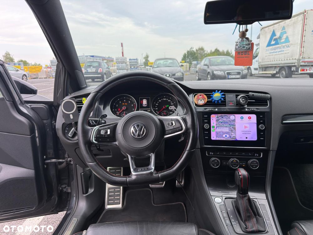 Volkswagen Golf - 30