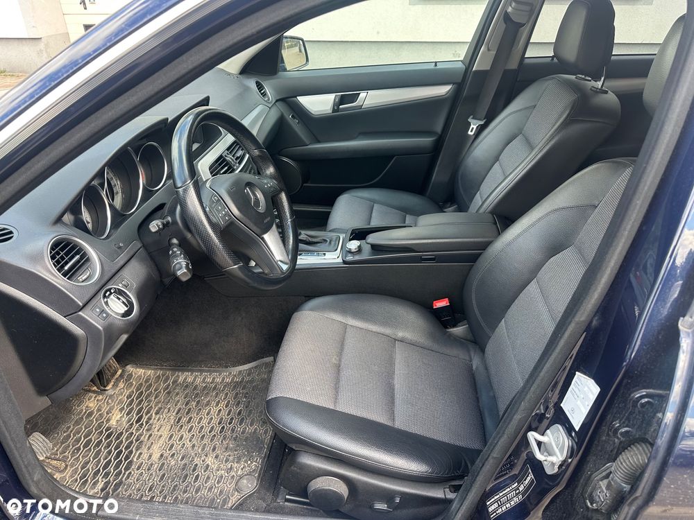 Mercedes-Benz Klasa C 180 CGI Automatik BlueEFFICIENCY Avantgarde - 21