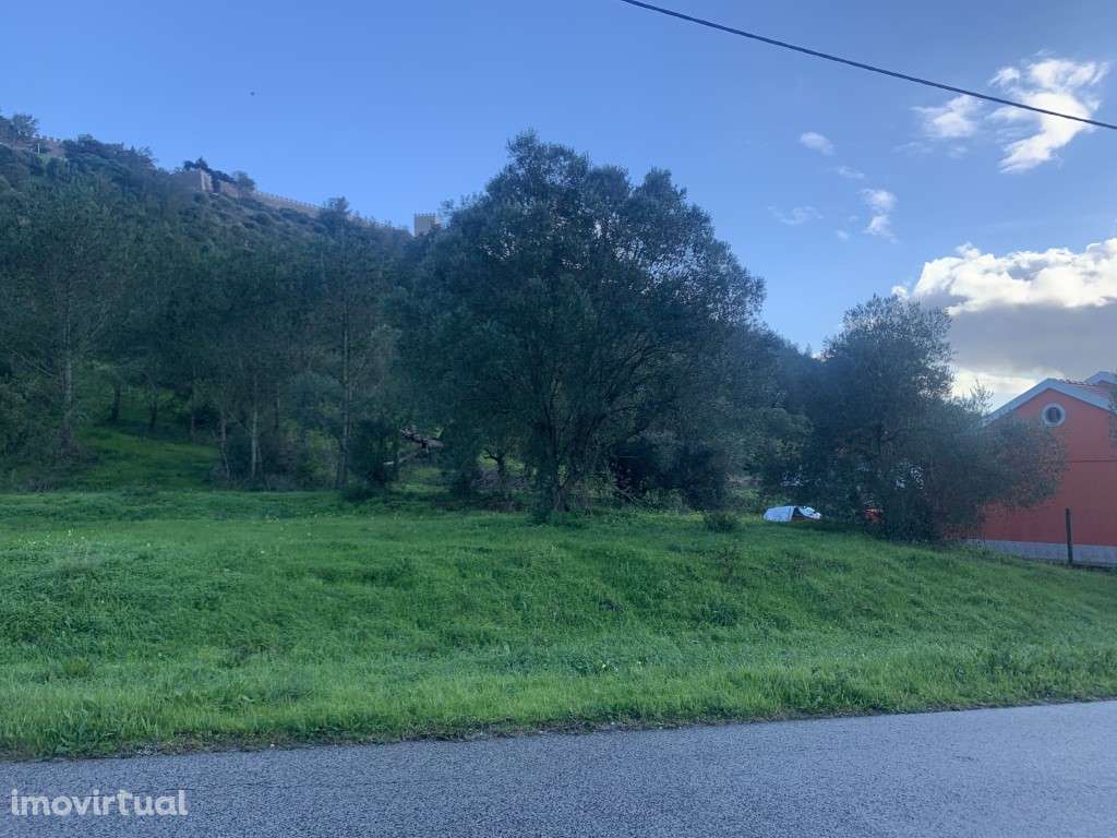 Terreno Rústico com capacidade construtiva - Grande imagem: 2/3