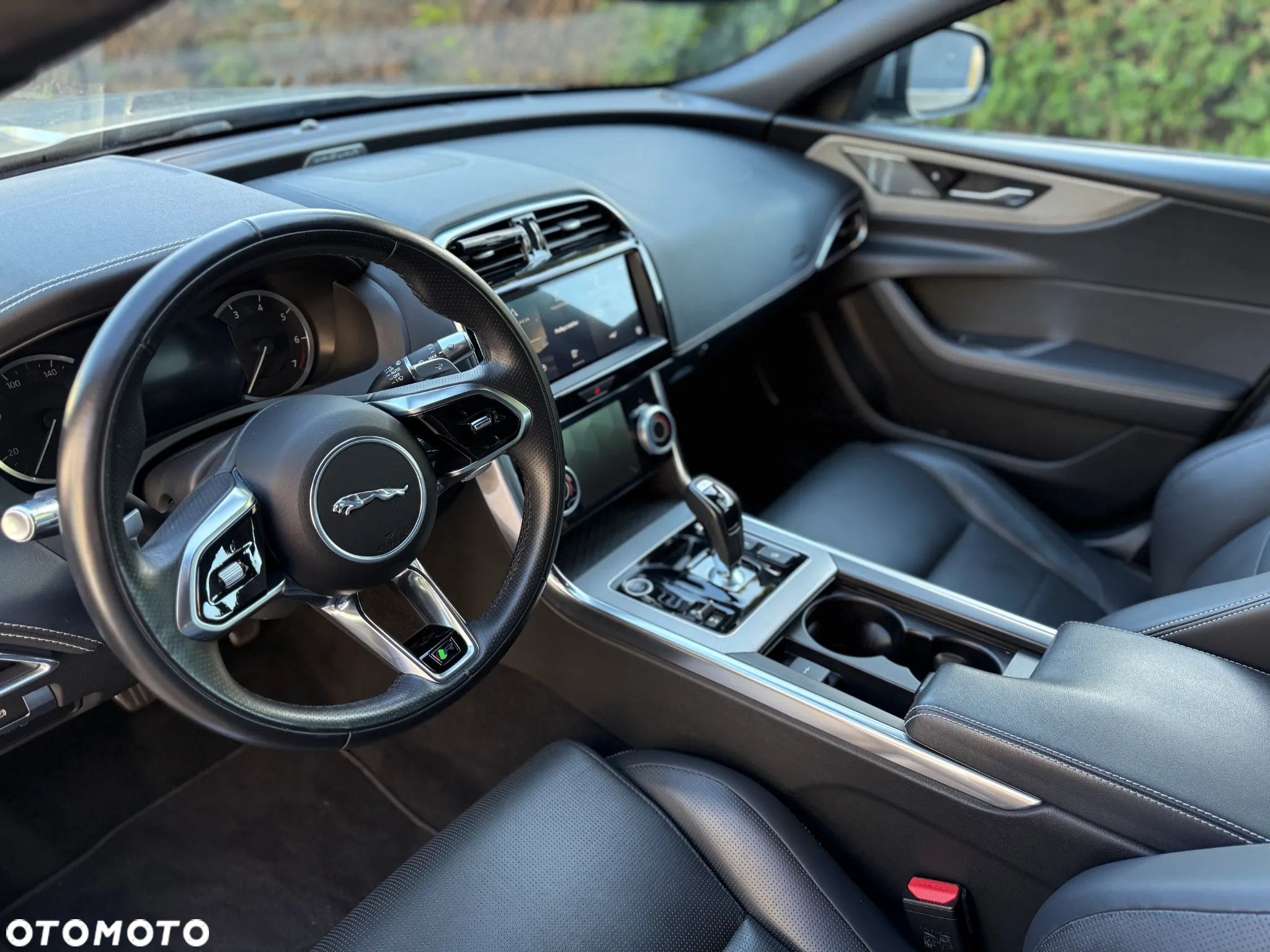 Jaguar XE 2.0 P250 R-Dynamic Black - 13