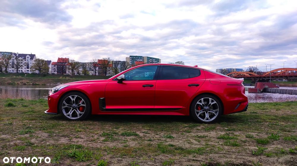 Kia Stinger - 1