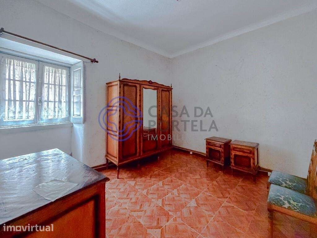 Moradia com anexos para reabilitar junto ao jardim do Morro em V.N.Gai - Grande imagem: 2/35