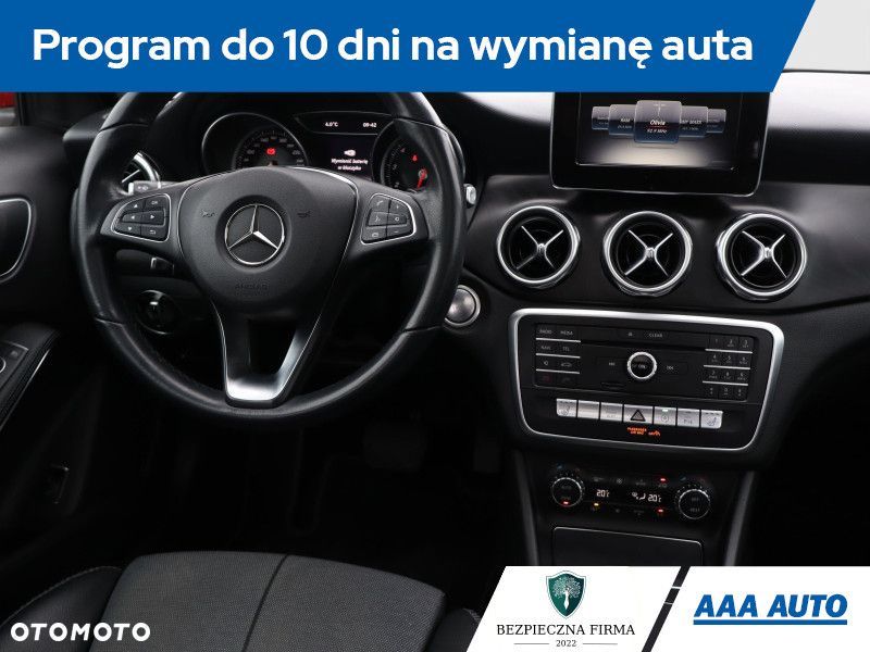 Mercedes-Benz GLA - 9