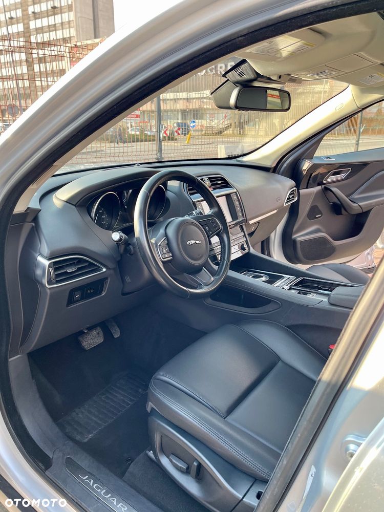 Jaguar F-Pace - 7