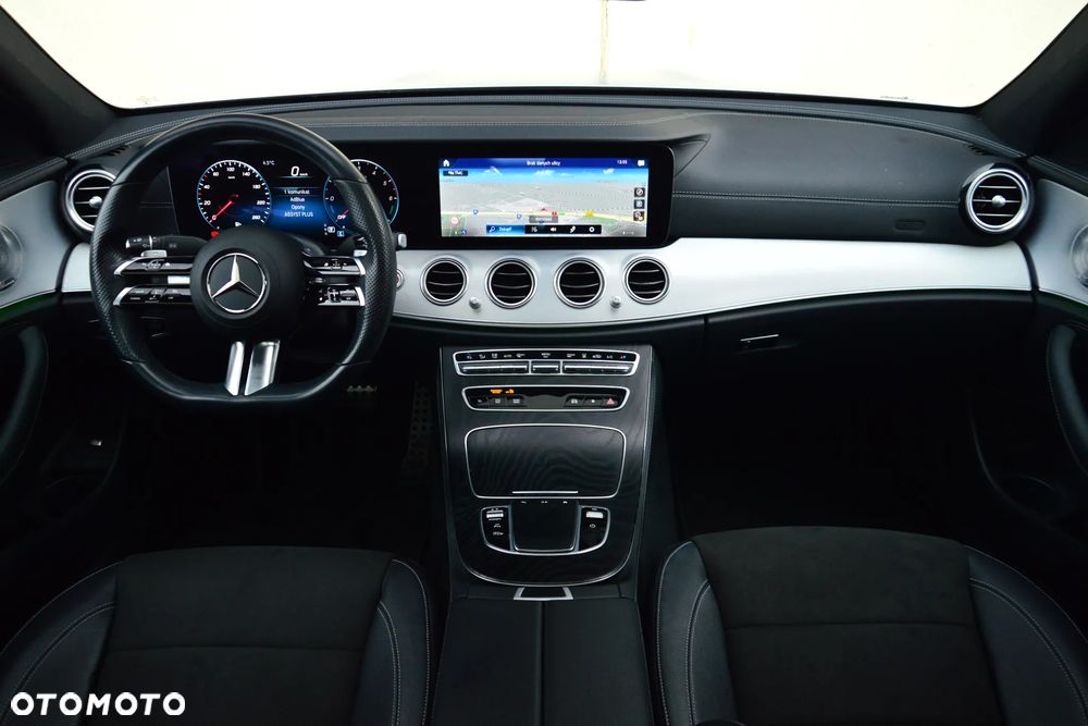 Mercedes-Benz Klasa E 300 de AMG - 3