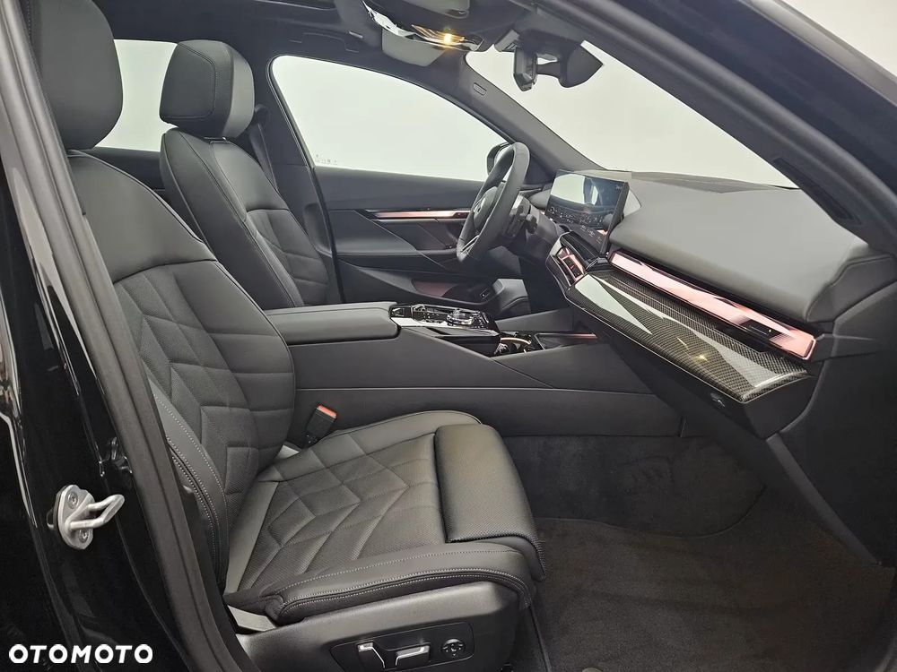 BMW Seria 5 540d xDrive mHEV M Sport - 16