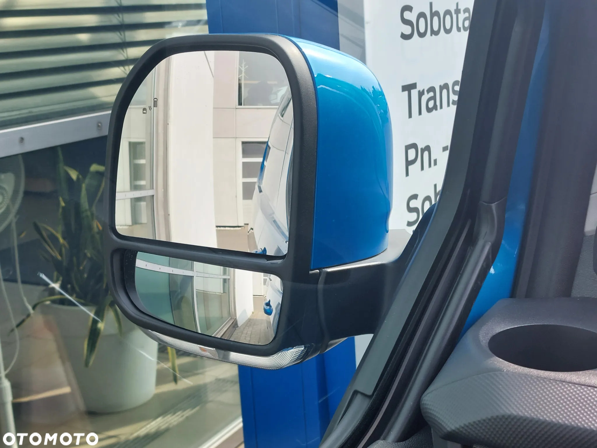 Ford Transit E-Custom - 13