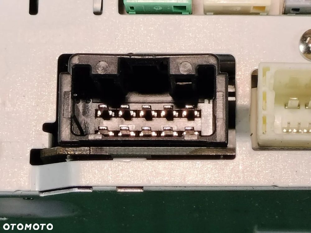 TOYOTA YARIS 19-24r Radio - 12