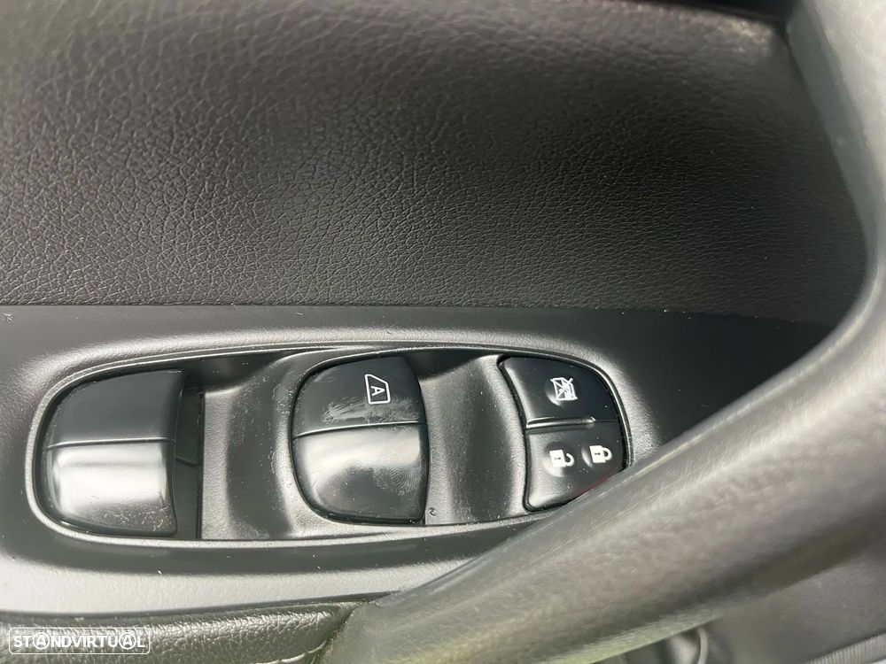 Nissan Qashqai 1.6 dCi Xtronic ACENTA - 18