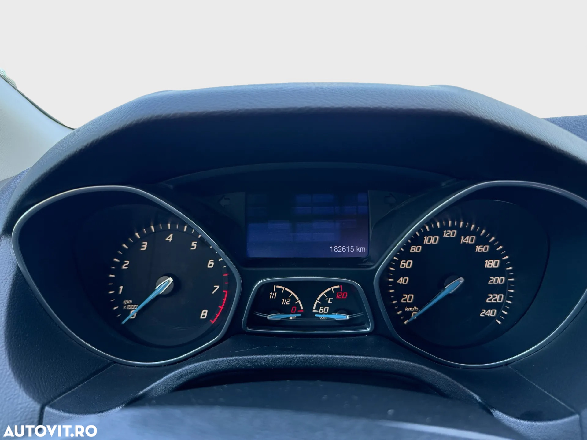 Ford Focus Turnier 1.0 EcoBoost Start-Stopp-System Champions Edition - 13