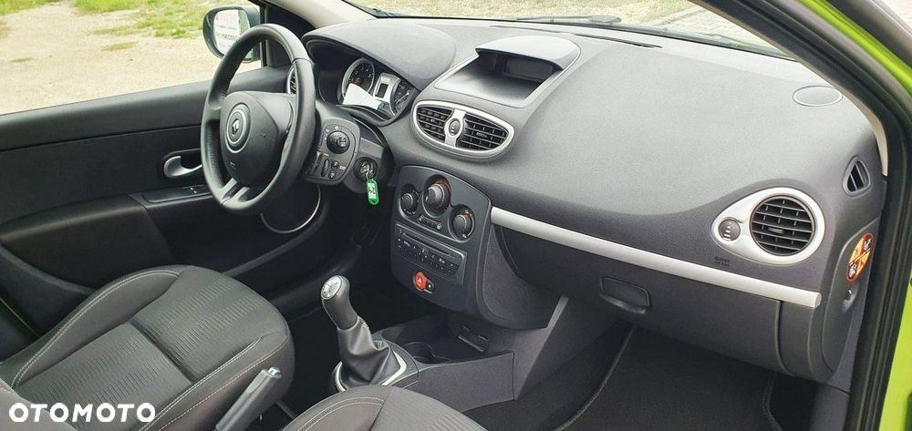 Renault Clio - 8