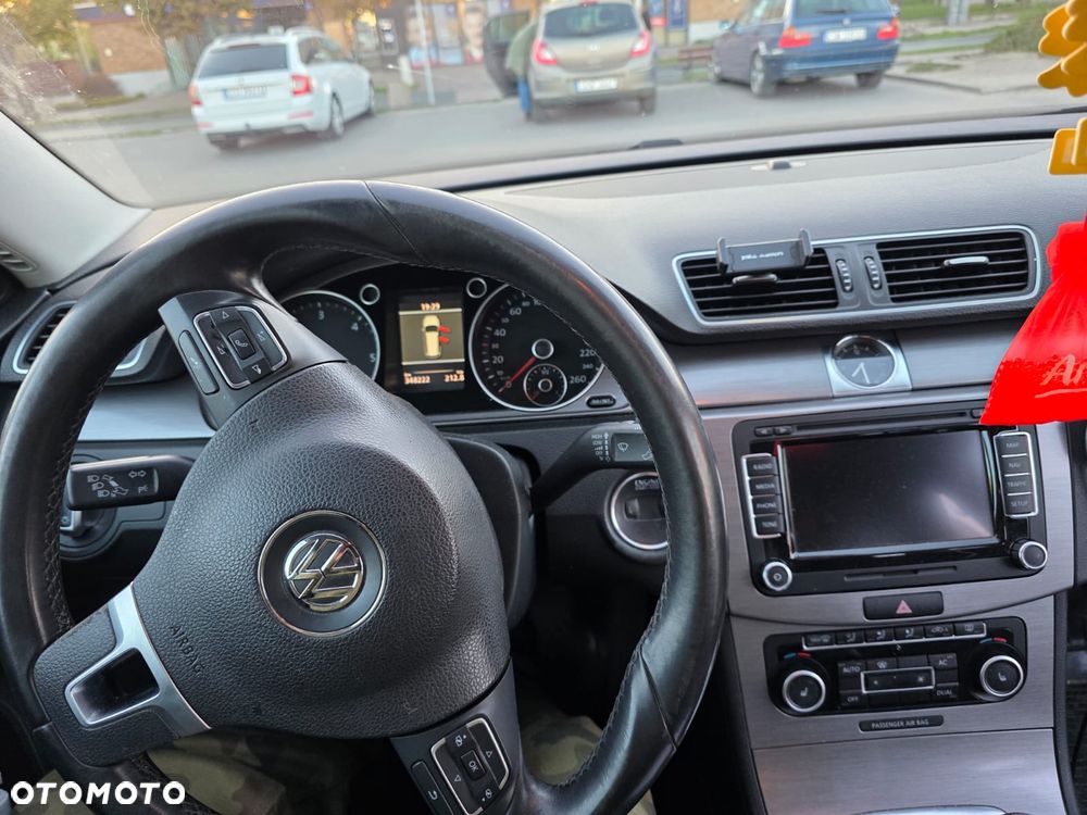 Volkswagen Passat - 11