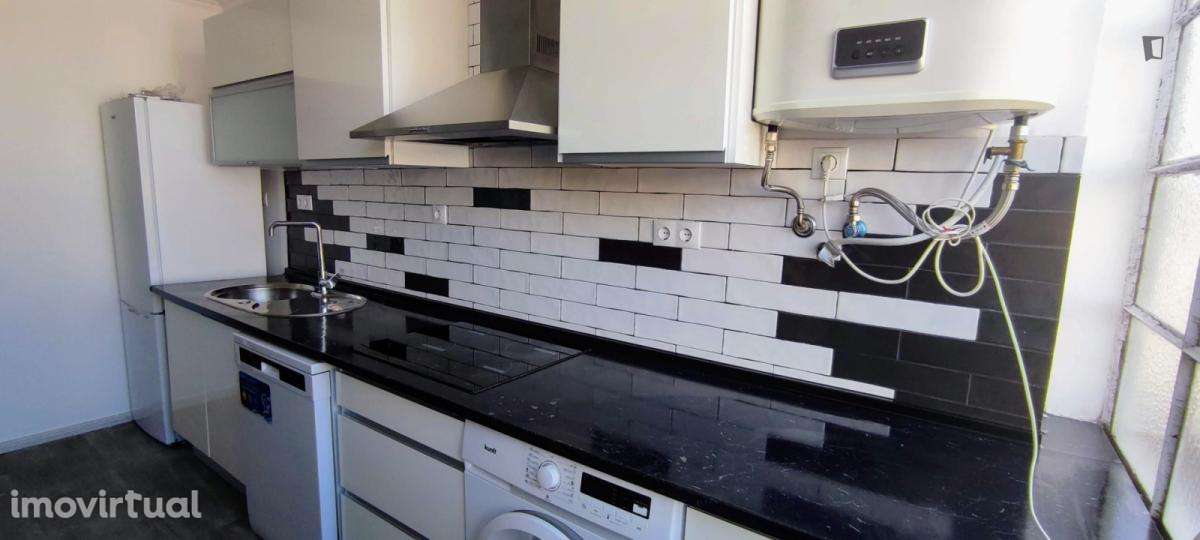 Quarto - localizado em Amadora Lisbon - Grande imagem: 3/8