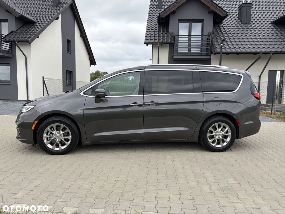Chrysler Pacifica - 2
