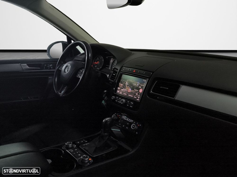 VW Touareg 3.0 TDI V6 Executive Edition - 20