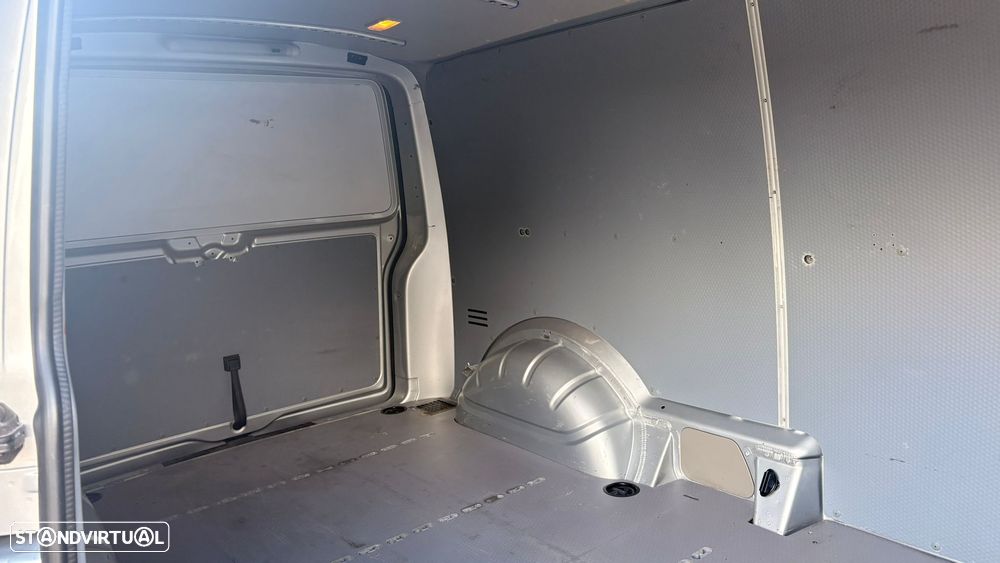 VW Transporter T6 Longa - 12