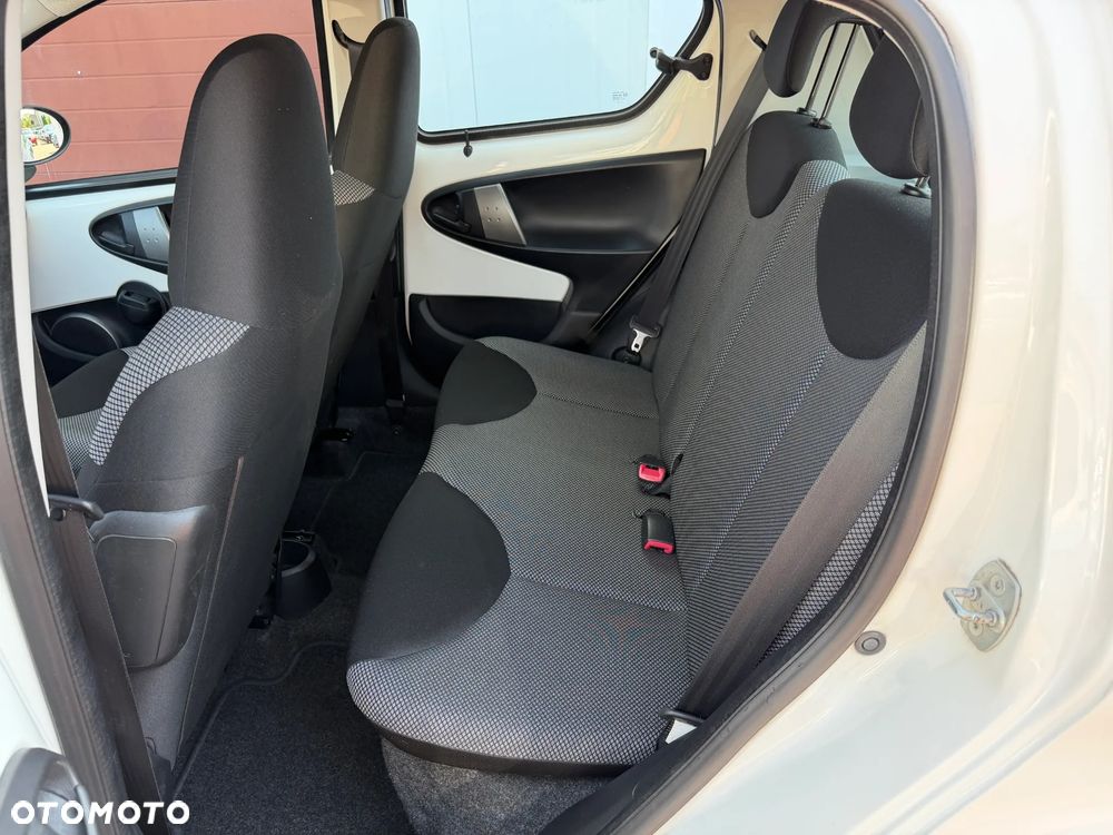 Toyota Aygo 1.0 VVT-i Sol EU5 - 17