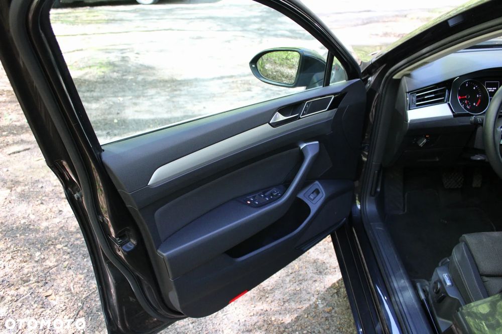 Volkswagen Passat 2.0 TDI SCR Comfortline DSG - 14