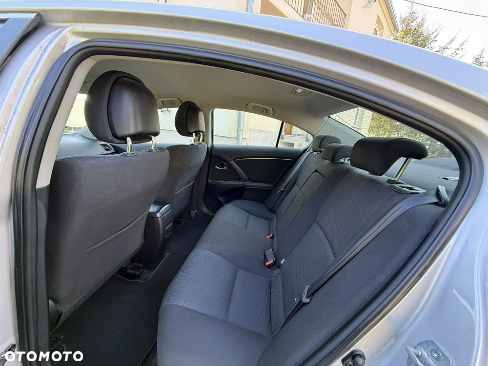 Toyota Avensis 1.8 Style - 31