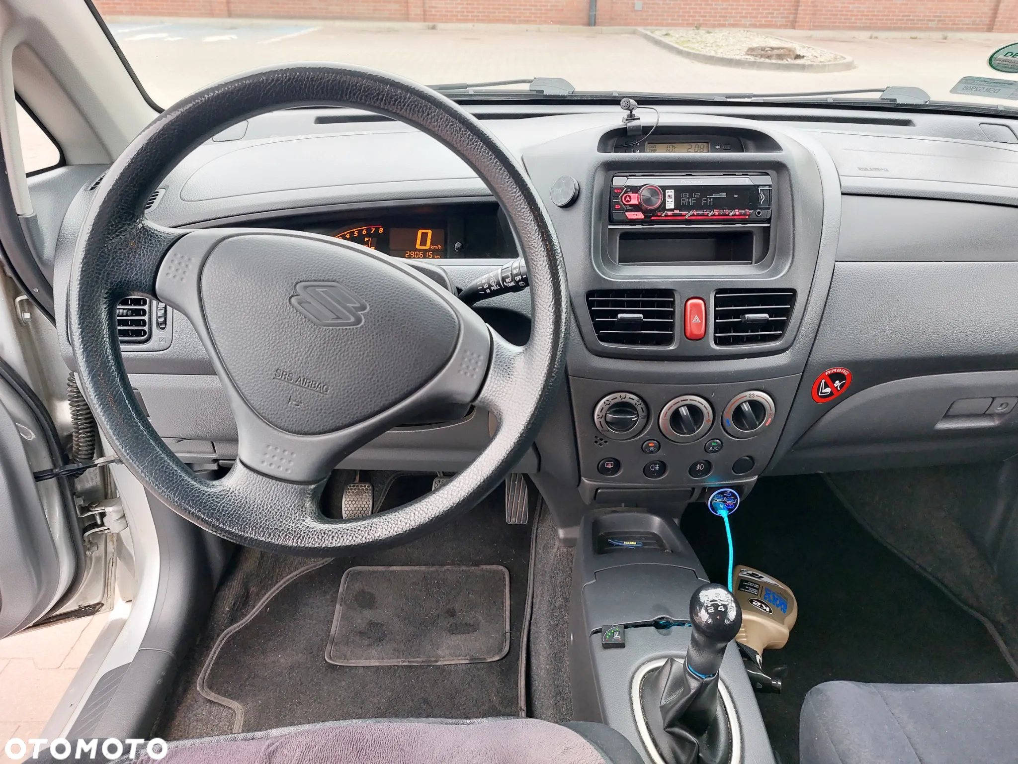 Suzuki Liana 1.6 - 9