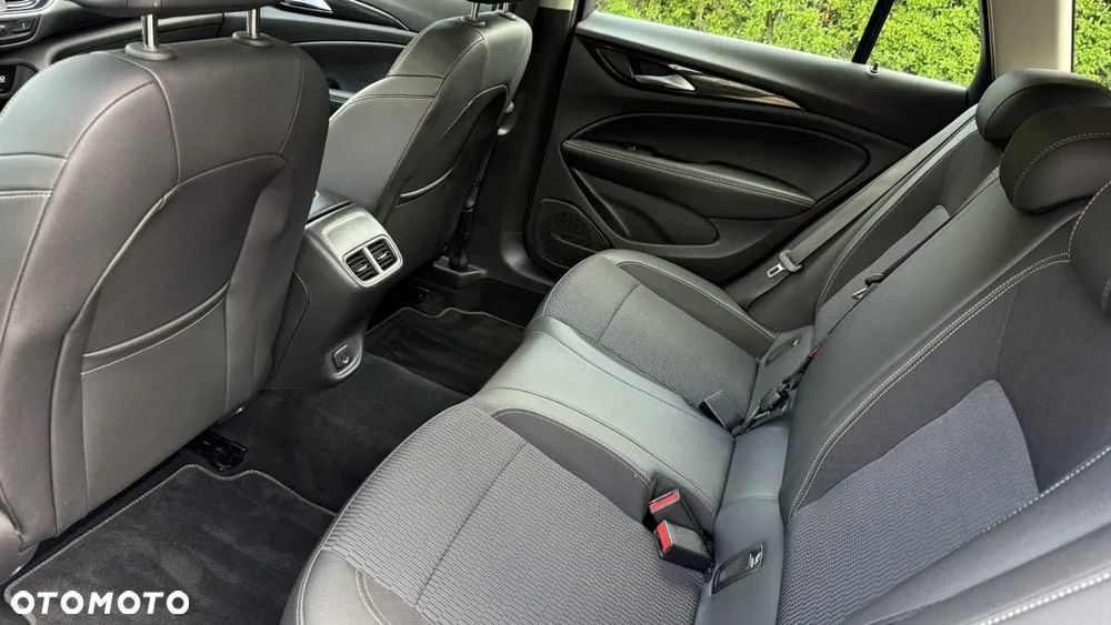 Opel Insignia 1.5 T Exclusive S&S - 36