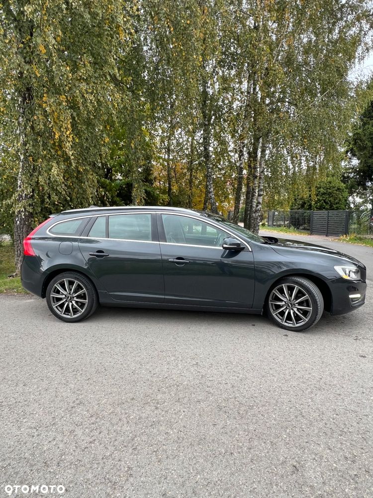 Volvo V60 D2 Summum - 3