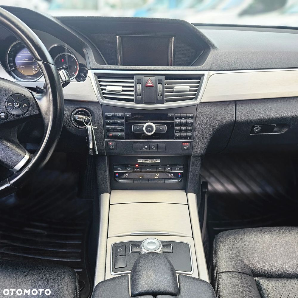 Mercedes-Benz Klasa E 350 CDI DPF BlueEFFICIENCY 7G-TRONIC Avantgarde - 33