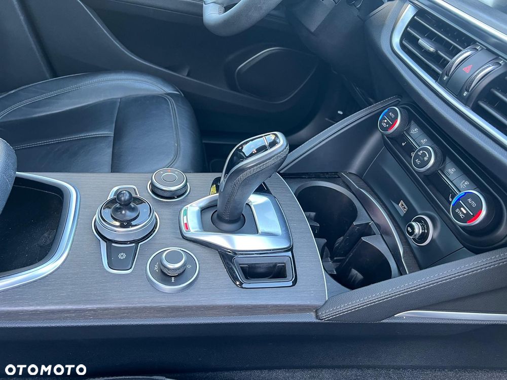 Alfa Romeo Stelvio 2.0 Turbo Veloce Q4 - 31