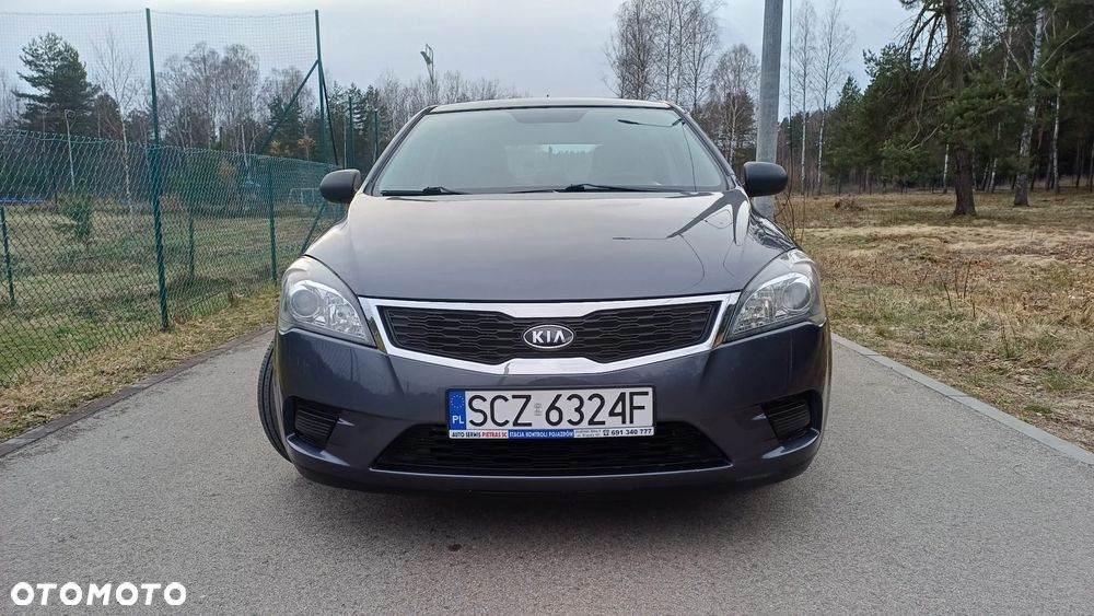 Kia Ceed - 10
