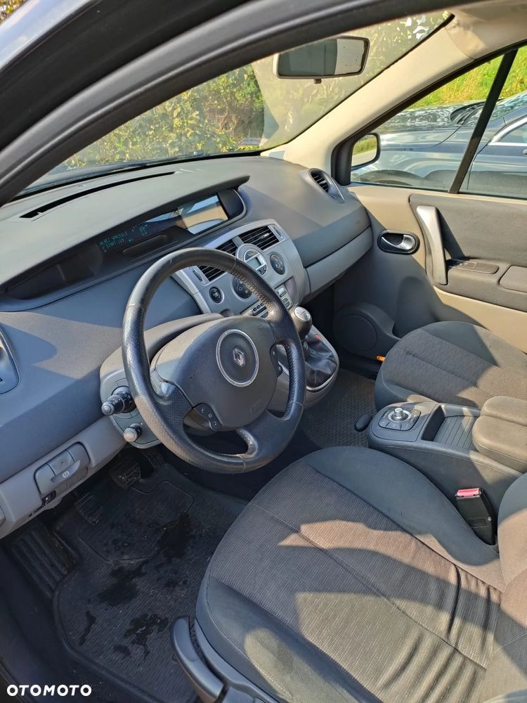 Renault Grand Scenic - 24