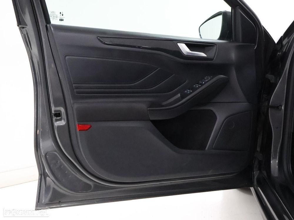 Ford Focus 1.0 EcoBoost MHEV ST-Line - 11