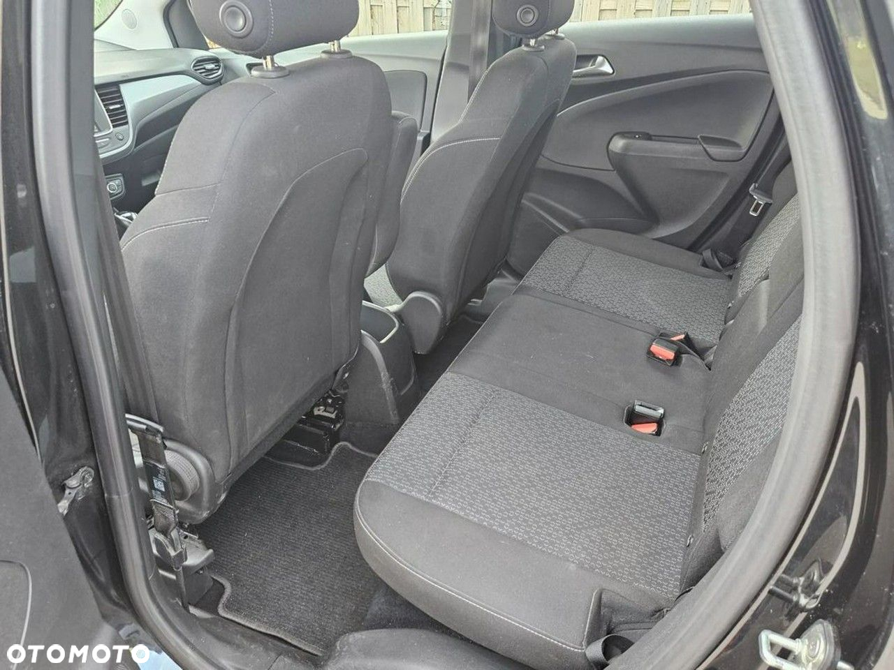 Opel Crossland X - 11