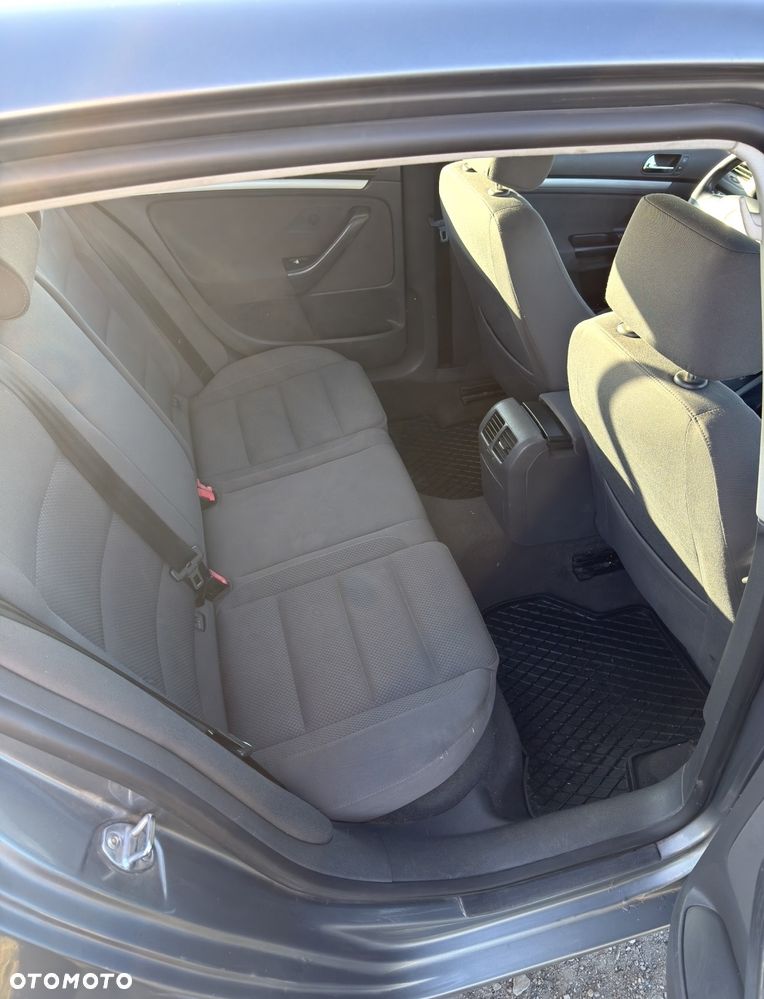 Volkswagen Golf 1.6 FSI Trendline - 14