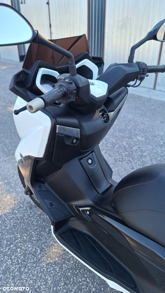 Yamaha X-max - 6