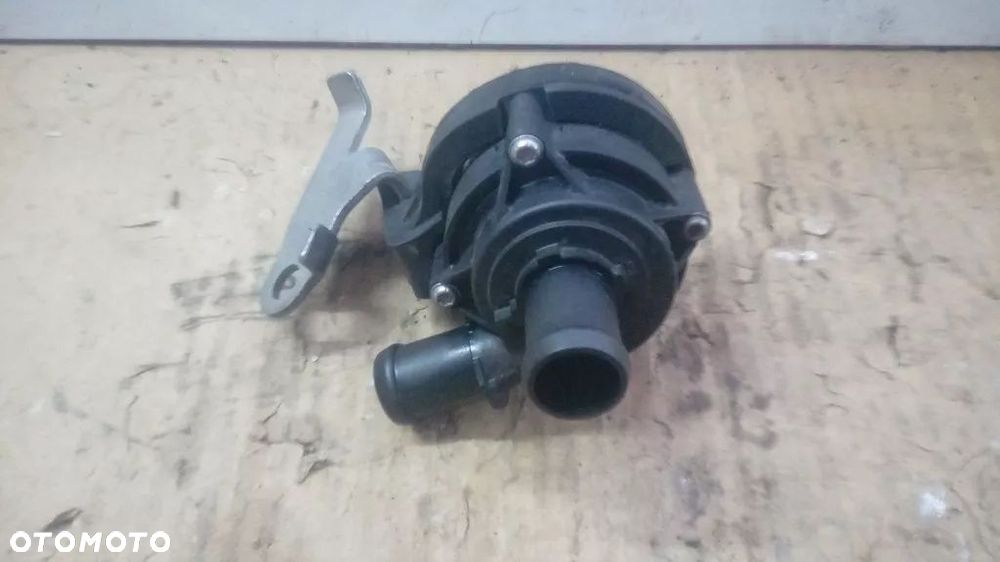 POMPKA WODY GOLF VII PASSAT B8 2.0 TDI 5Q0965567J - 4